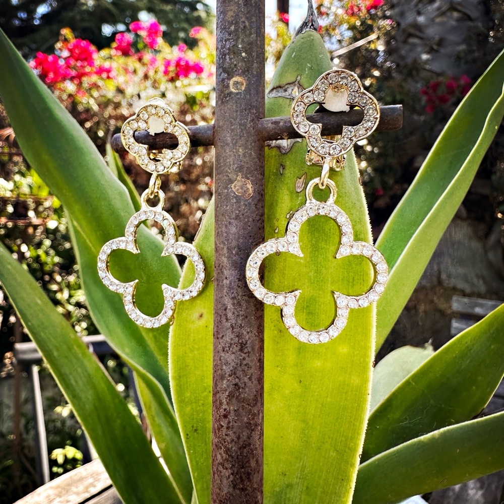 Elegant quatrefoil "clover" clip Earrings in Gold